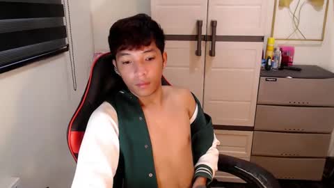 Snapshot of urhotethanxx chatting on 4, 3, 2026 Ethan online show from 4, 3, 2026