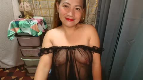 Snapshot of urhotmomzoey chatting on 16, 7, 2026 urhotmomzoey online show from 16, 7, 2026
