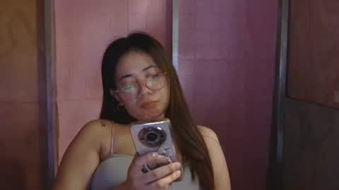Snapshot of urlovelypinay69 chatting on 18, 9, 2025 MYSTIKA online show from 18, 9, 2025
