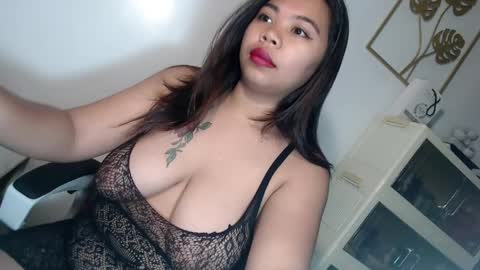 Snapshot of uronlylust_lilit69xx chatting on 25, 4, 2026 Lhea online show from 25, 4, 2026
