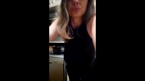 Snapshot of usernameisnottaken22 chatting on 13, 5, 2026 mia online show from 13, 5, 2026