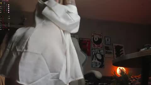 Snapshot of uwu_eva chatting on 2, 7, 2026 Eva online show from 2, 7, 2026