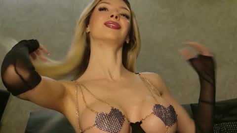 Snapshot of v_deville chatting on 14, 3, 2026 Mia online show from 14, 3, 2026