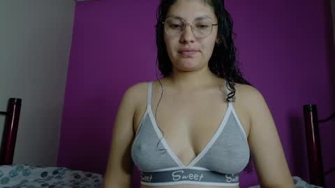 Snapshot of vainilla_cam chatting on 4, 5, 2026 Vainilla online show from 4, 5, 2026