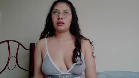 Snapshot of vainilla_cam chatting on 21, 5, 2026 Vainilla online show from 21, 5, 2026