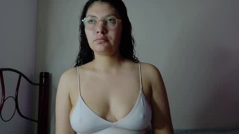 Snapshot of vainilla_cam chatting on 24, 5, 2026 Vainilla online show from 24, 5, 2026
