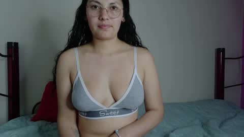 Snapshot of vainilla_cam chatting on 29, 5, 2026 Vainilla online show from 29, 5, 2026