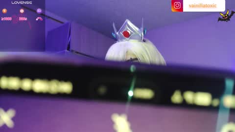 Vainilla Independent model online show from 3, 10, 2025