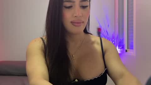 Snapshot of vainilladoll_ chatting on 6, 8, 2026 Daniela online show from 6, 8, 2026