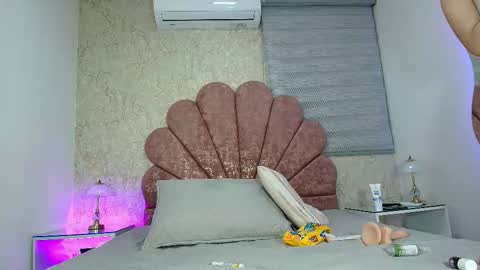 Snapshot of vaiolet_colls chatting on 3, 2, 2026 Vaiolet colls online show from 3, 2, 2026