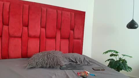 V A I O L E T T  S M I T H online show from 1, 3, 2025