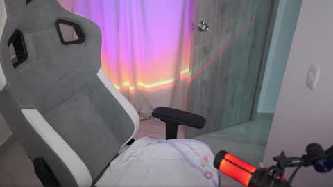 valecute01 online show from 2, 10, 2025