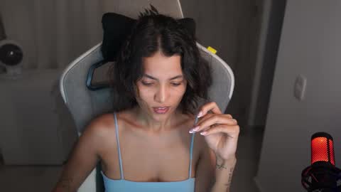 valecute01 online show from 3, 10, 2025