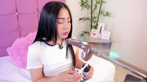 Snapshot of valecute_ chatting on 5, 5, 2026 Vale online show from 5, 5, 2026