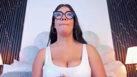 Snapshot of valenrosse_ chatting on 13, 7, 2026 Valen online show from 13, 7, 2026