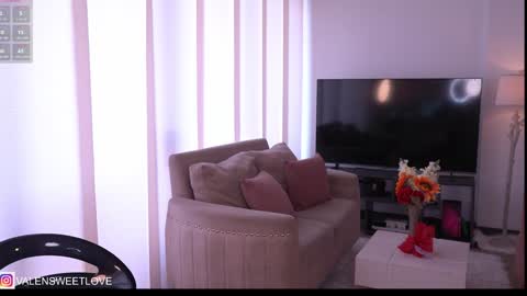 Snapshot of valensweetlove chatting on 6, 1, 2025 Valen online show from 6, 1, 2025