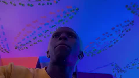 Snapshot of valent1nn chatting on 10, 12, 2024 Valentin independent Cam Boy online show from 10, 12, 2024