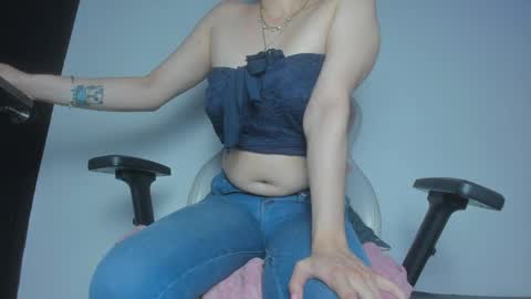 Snapshot of valentina_js_ chatting on 25, 5, 2026 valentina_js_ online show from 25, 5, 2026