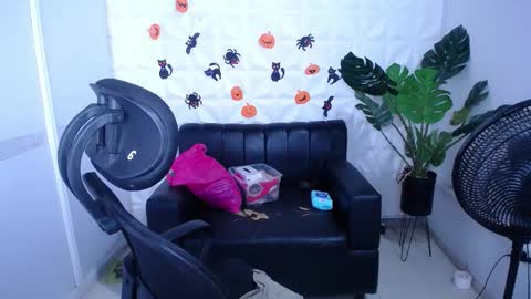 Valentina  online show from 6, 10, 2025