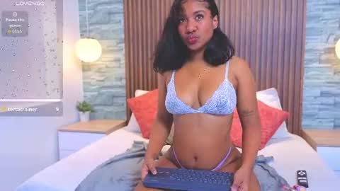 Snapshot of valentina_rose_x chatting on 9, 7, 2026 valentina rose x online show from 9, 7, 2026