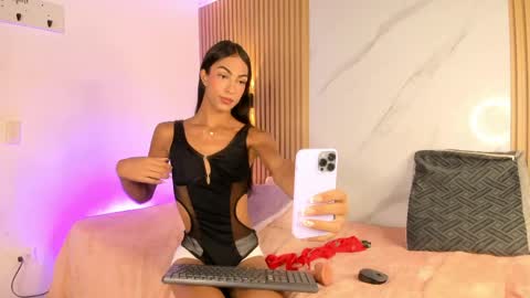 Snapshot of valentinaliux_ chatting on 22, 4, 2026 valentinaliux_ online show from 22, 4, 2026