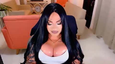 Snapshot of valentinaxqueen chatting on 28, 11, 2025 online show from 28, 11, 2025