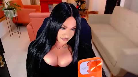 Snapshot of valentinaxqueen chatting on 4, 12, 2025 online show from 4, 12, 2025