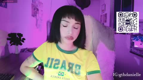 Snapshot of valentinna_5 chatting on 23, 3, 2026 Danielle Please help me to reach 300 thumbs up online show from 23, 3, 2026