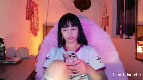 Snapshot of valentinna_5 chatting on 13, 5, 2026 Danielle Please help me to reach 300 thumbs up online show from 13, 5, 2026