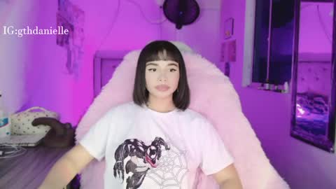 Snapshot of valentinna_5 chatting on 23, 5, 2026 Danielle Please help me to reach 300 thumbs up online show from 23, 5, 2026