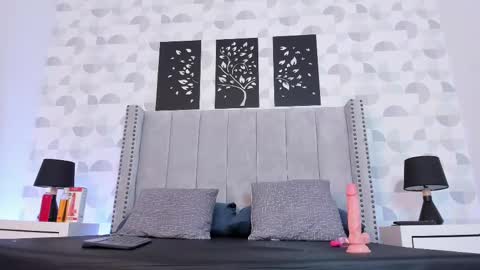 VALENTINO CASTAO online show from 25, 2, 2025