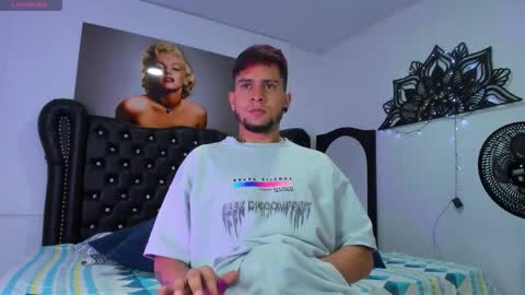 Snapshot of valentinoo_10 chatting on 22, 12, 2025 Manuel online show from 22, 12, 2025