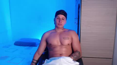 Snapshot of valentinosex_1 chatting on 5, 7, 2026 VALENTINO online show from 5, 7, 2026