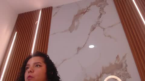 Snapshot of valeria_lovell chatting on 11, 4, 2026 Vale online show from 11, 4, 2026