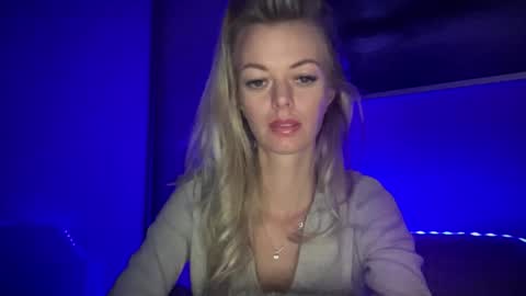 Valerie  online show from 26, 11, 2025