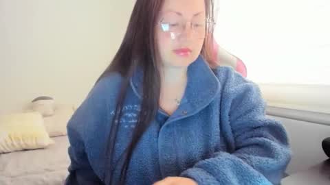 Snapshot of valeryvass_07 chatting on 12, 5, 2026 My name is Valery... Nice to meet you thumb up me please its important online show from 12, 5, 2026