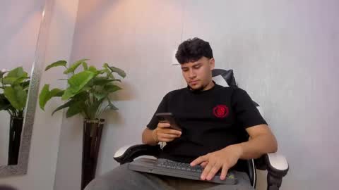 Snapshot of valetino_stonee chatting on 4, 6, 2026 Valentino online show from 4, 6, 2026