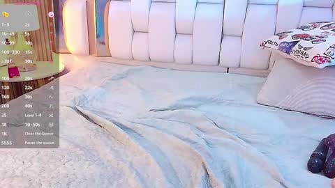 Valkiria moore  online show from 26, 2, 2025