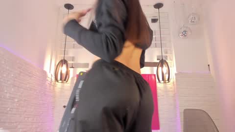 Snapshot of valloletsamar chatting on 7, 1, 2025 Vallolet Peach  online show from 7, 1, 2025