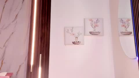 Vallolet Peach  online show from 17, 4, 2026