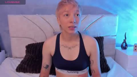 Snapshot of vane_grey chatting on 2, 7, 2026 vane_grey online show from 2, 7, 2026