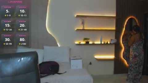 V A N E  online show from 11, 11, 2025