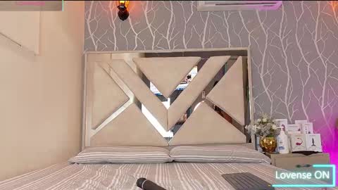 Snapshot of vanessa_guzman1 chatting on 30, 10, 2025 online show from 30, 10, 2025