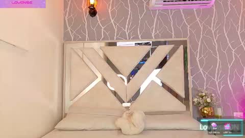 Snapshot of vanessa_guzman1 chatting on 19, 11, 2025 online show from 19, 11, 2025