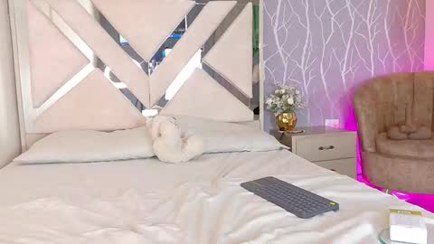 Snapshot of vanessa_guzman1 chatting on 20, 11, 2025 online show from 20, 11, 2025