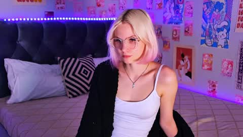 Snapshot of vanessaaustin chatting on 9, 4, 2026 Vanessa online show from 9, 4, 2026