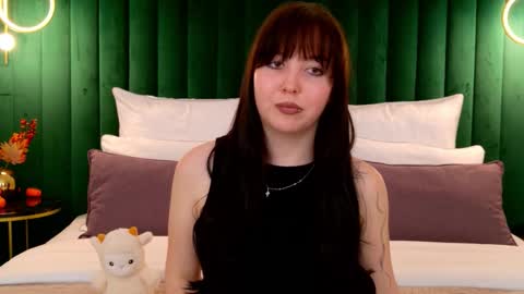 Snapshot of vanessafields chatting on 15, 10, 2025 Vanessa online show from 15, 10, 2025