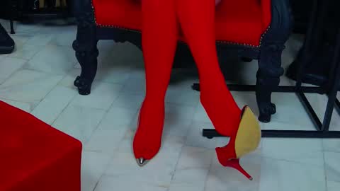 Snapshot of vanessamorningstar1 chatting on 19, 2, 2025 Miss Vanessa online show from 19, 2, 2025