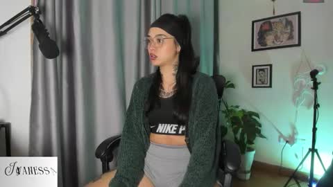 Snapshot of vanessart_ chatting on 17, 9, 2025 Vanessa online show from 17, 9, 2025