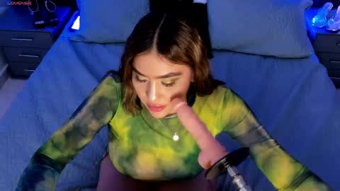 Snapshot of vanethompson chatting on 15, 5, 2026 vanethompson online show from 15, 5, 2026